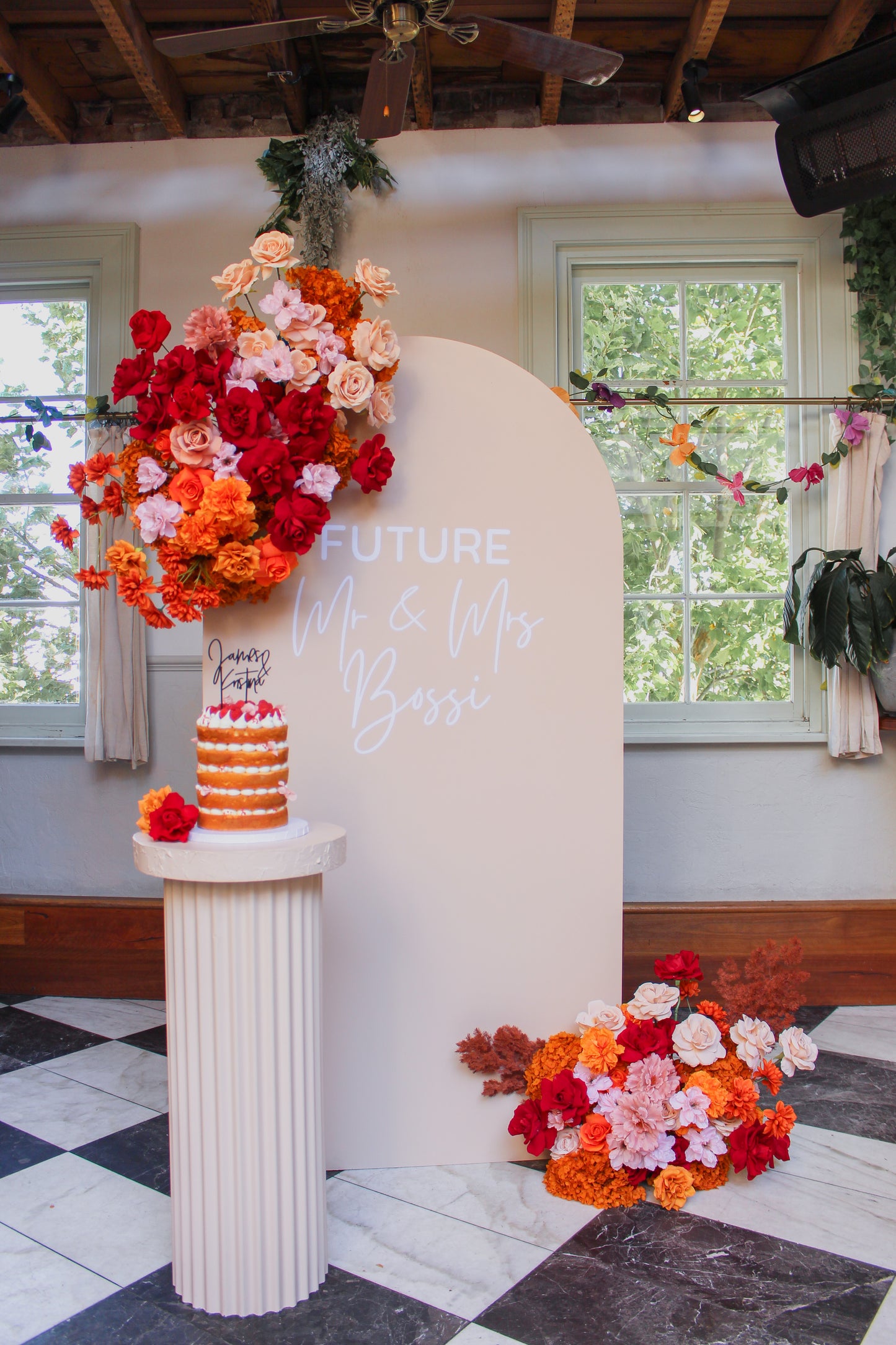 CUSTOM FLOOR FLORAL ARRANGEMENT