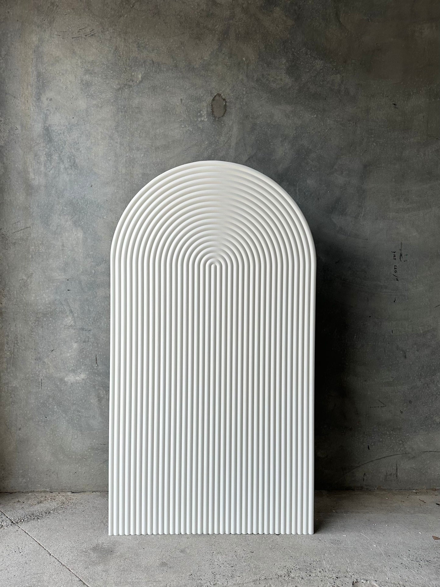 WHITE RIPPLED ARCH