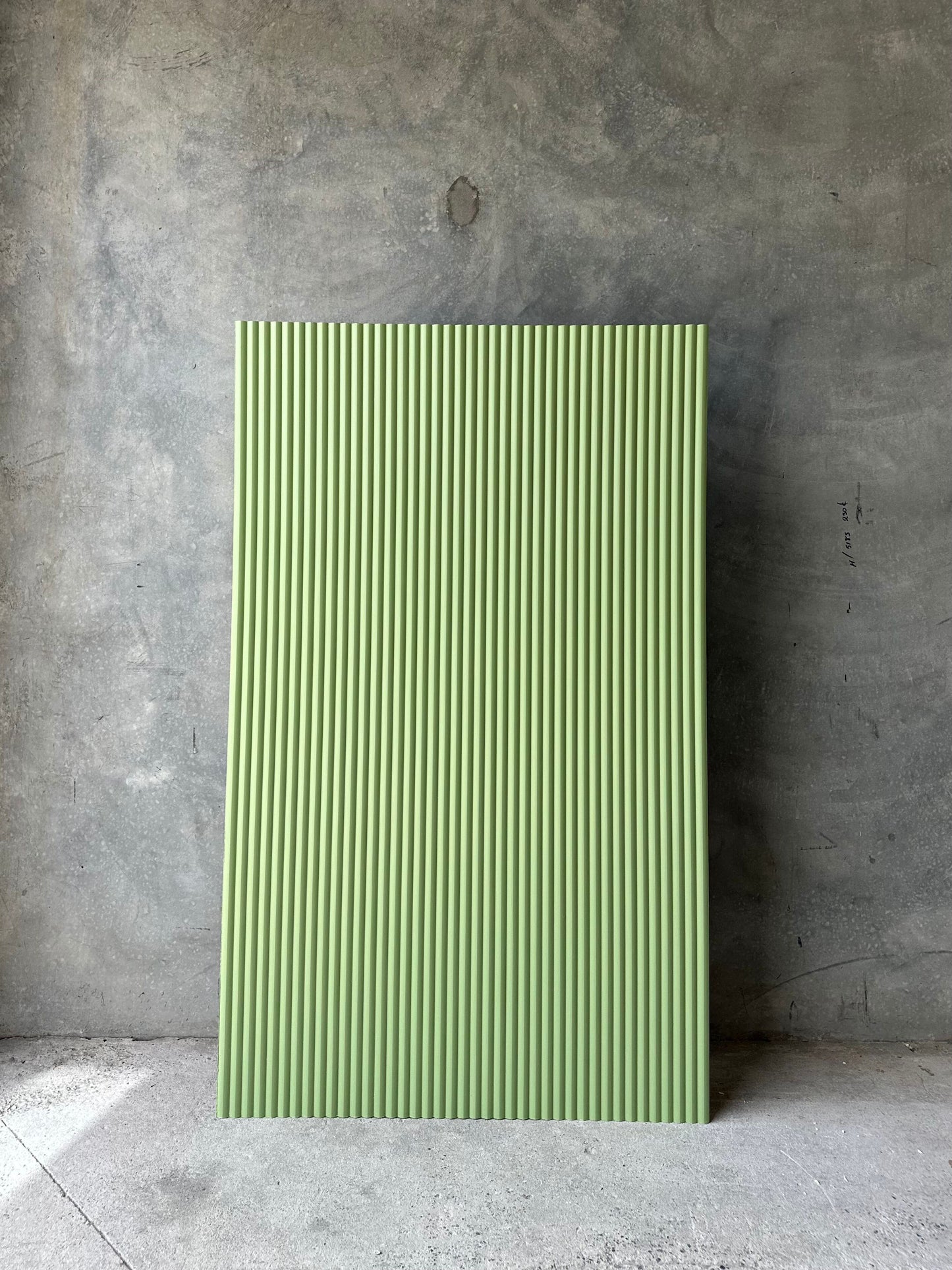 GREEN RIPPLED BACKDROP