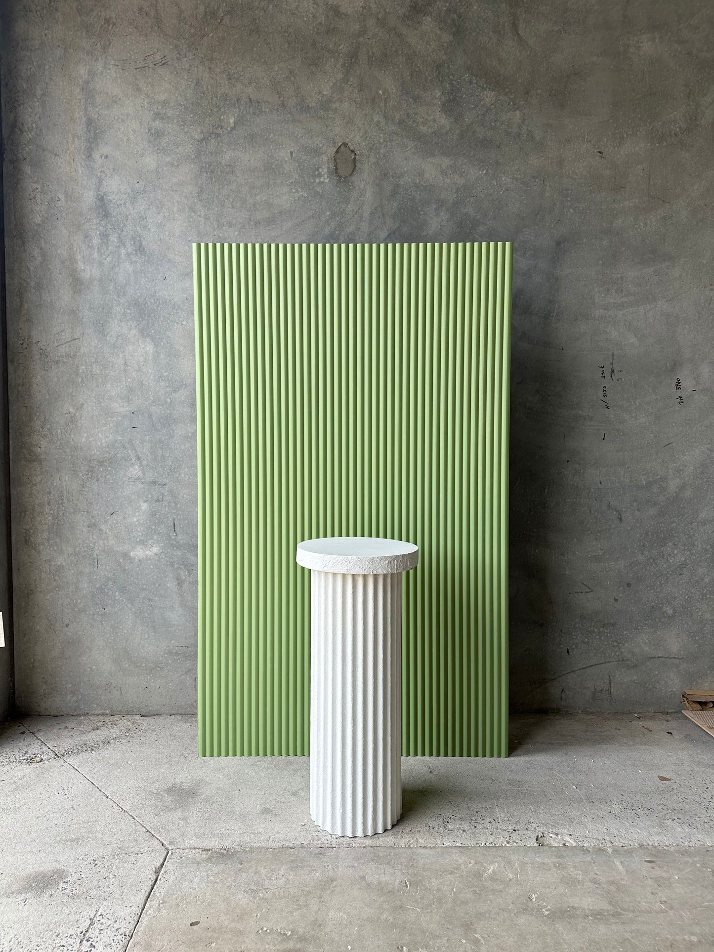 GREEN RIPPLED BACKDROP